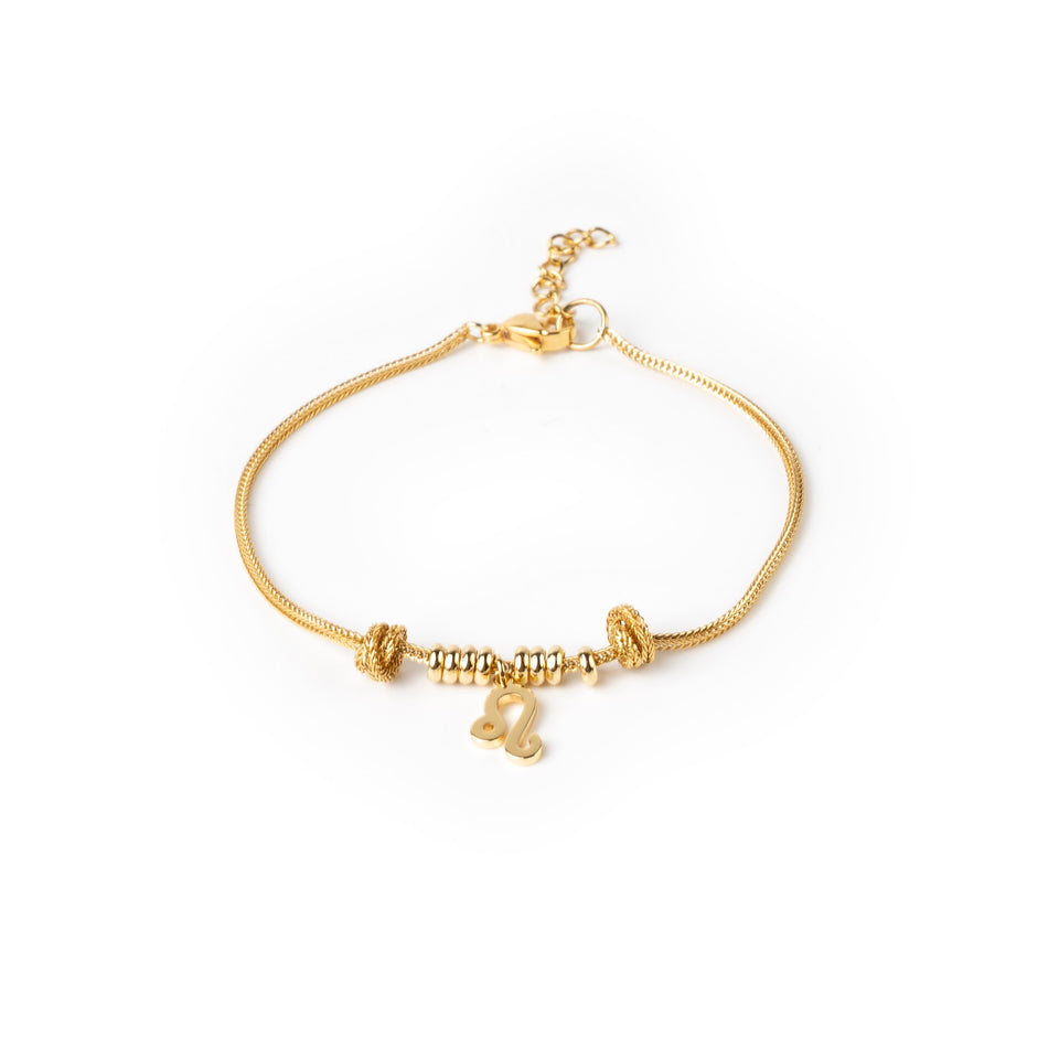 Bracciale regolabile placcato in oro della collezione "legame" con due nodi, cerchi in metallo placcato in oro e ciondolo con simbolo astrale del leone.