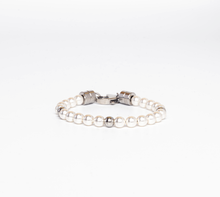 Carica l'immagine nel visualizzatore di Gallery, Bracciale con perle di acqua dolce e sfere in acciaio .
